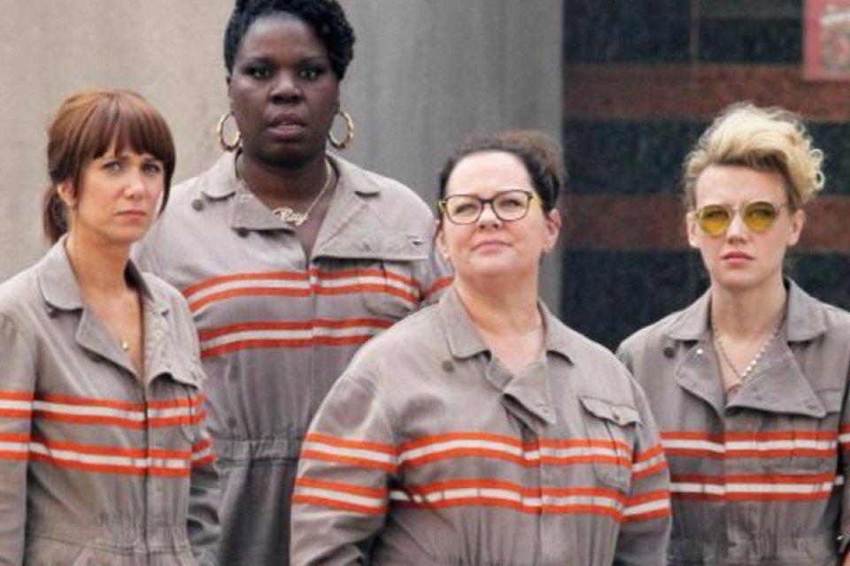 Veja a primeira imagem das atrizes de "Os Caça-Fantasmas" vestidas com novo uniforme