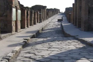 Imagem referente à matéria: Terremoto de magnitude 3,2 atinge sul da Itália e danifica parte do sítio arqueológico de Pompeia