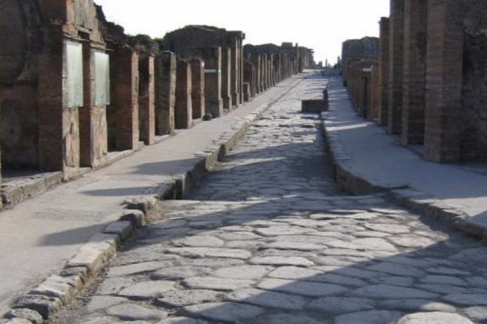 Túmulo pré-romano é descoberto em Pompeia