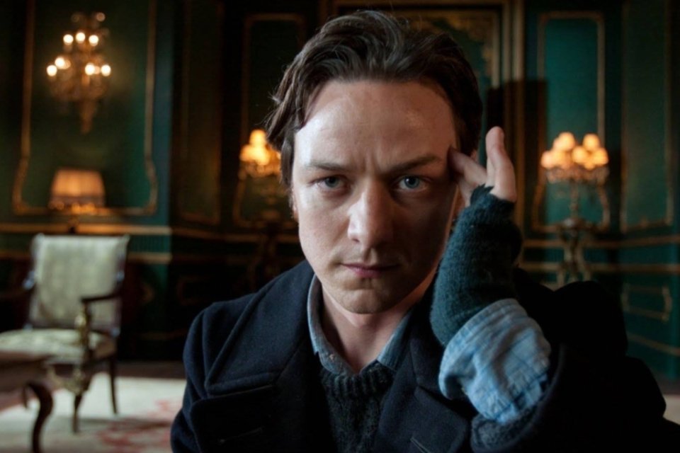 Veja como o ator James McAvoy ficou careca para viver o mutante Charles Xavier