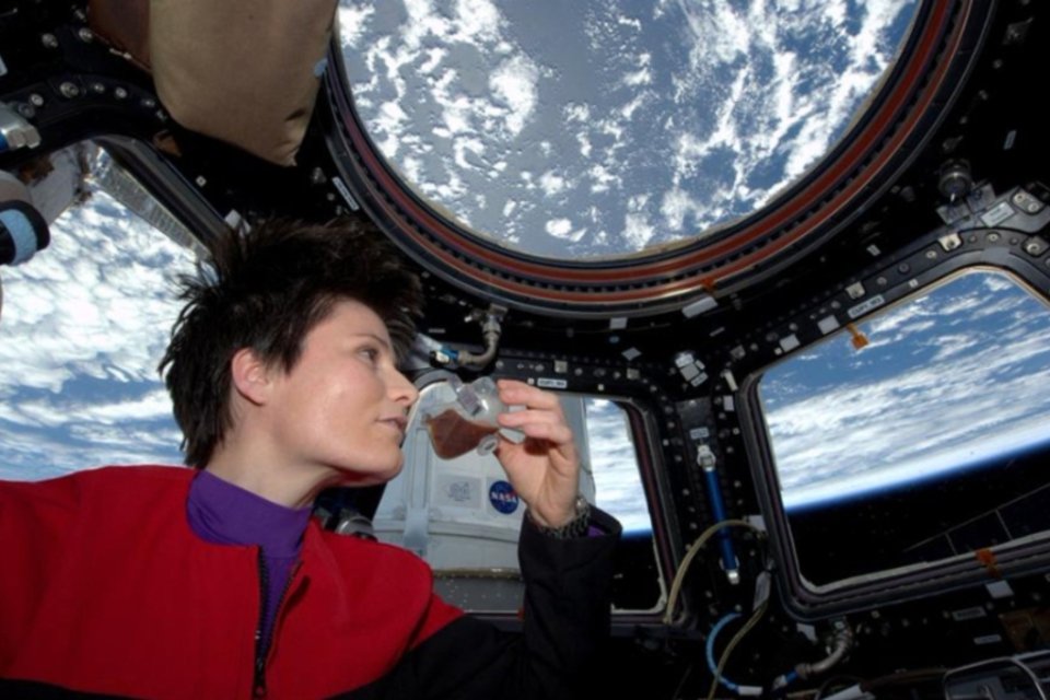 Conheça a ciência por trás da primeira xícara de café bebida no espaço