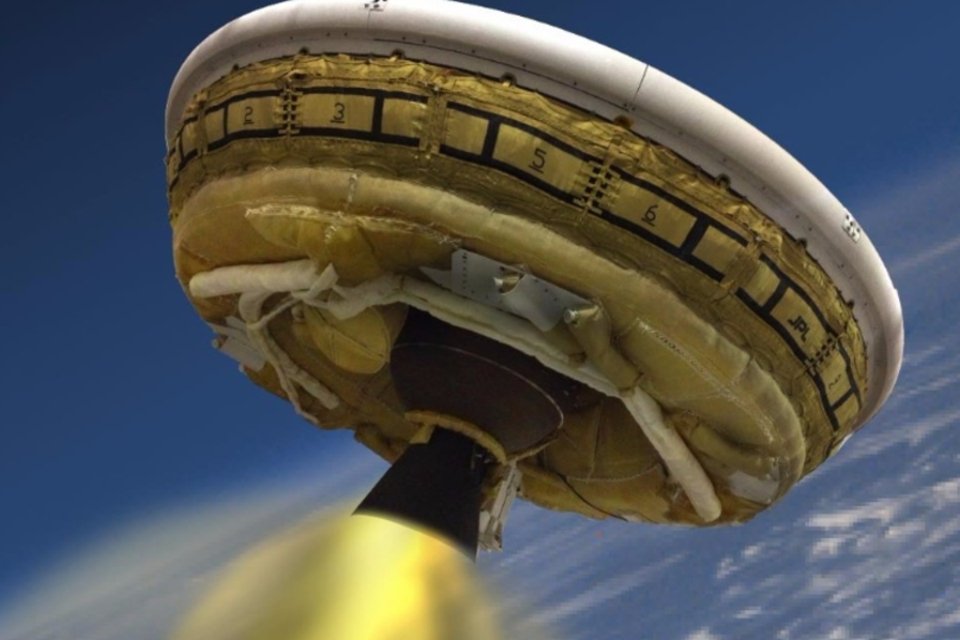 Nasa testa para-quedas supersônico em lançamento de "disco voador"