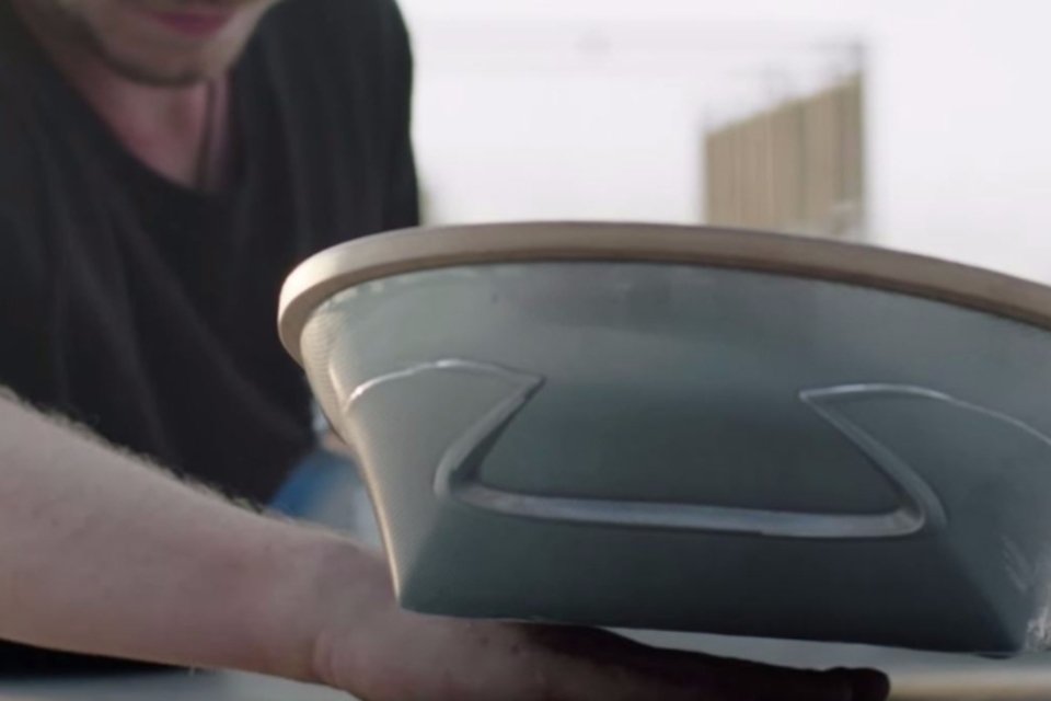Lexus anuncia data para mostrar seu skate flutuante em ação
