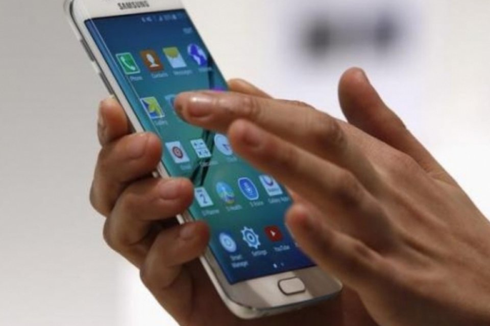 Samsung espera venda recorde de celular Galaxy S6