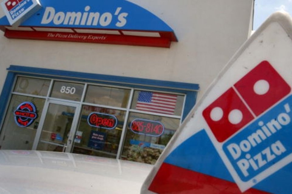 Clientes da Dominos poderão pedir pizza usando apenas emojis nos EUA