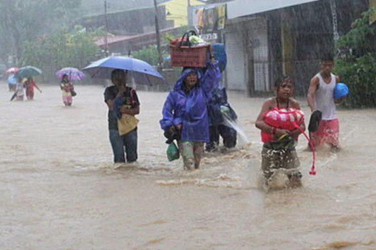 reuters_2015-07-21T003702Z_1006940001_LYNXNPEB6K00V_RTROPTP_2_MUNDO-AMBIENTE-DESASTRES-DESALOJA.JPG