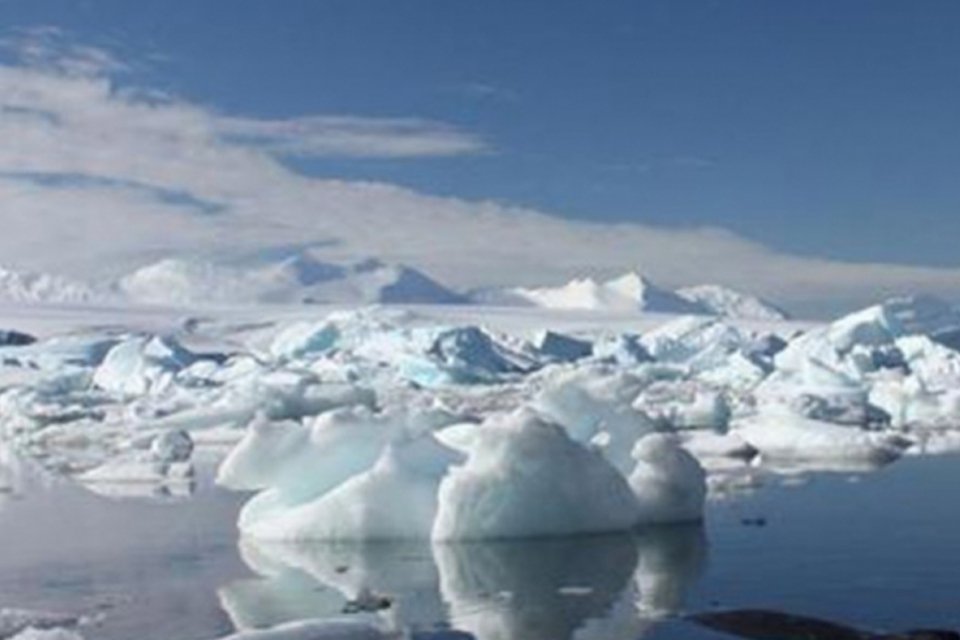 Plataformas de gelo da Antártida estão perdendo volume rapidamente