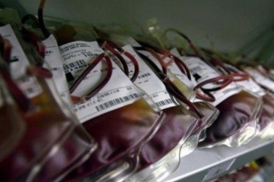 Reino Unido quer realizar transfusões de sangue artificial até 2017