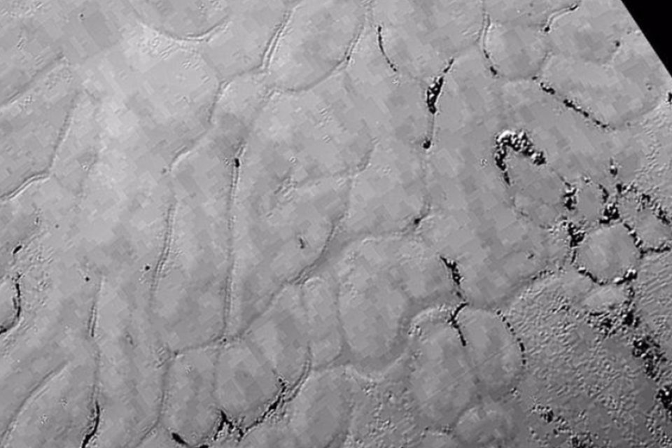 New Horizons descobre planície congelada no "coração" de Plutão