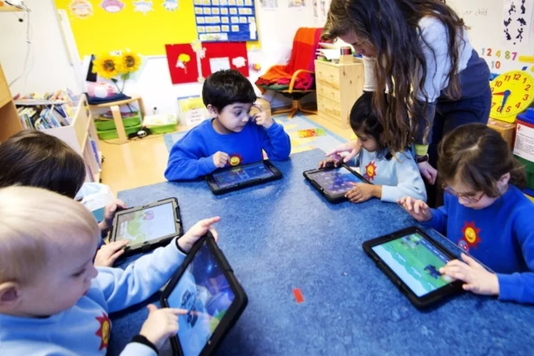 escolas (Reuters)