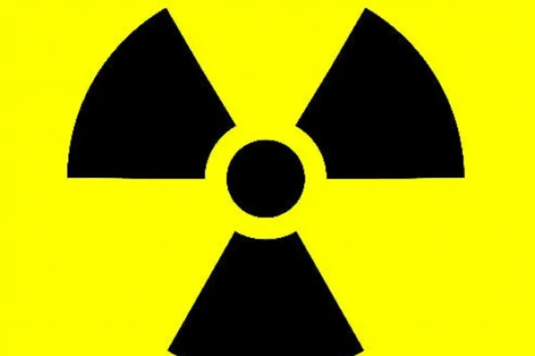 Carga atômica (Wikimedia Commons)