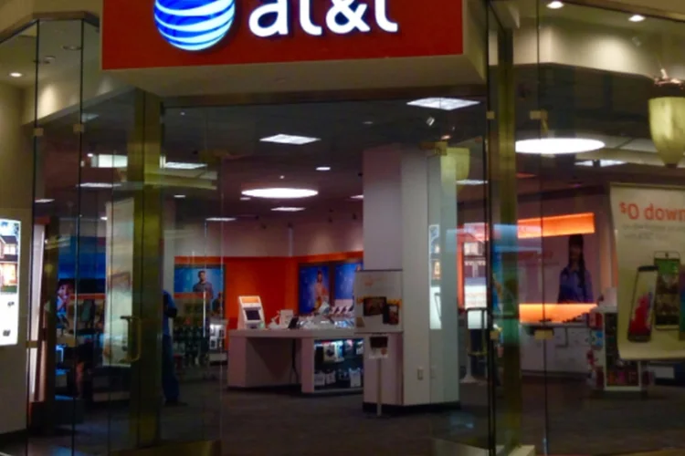 
	AT&amp;T: a empresa aumentou a previs&atilde;o ajustada de ganhos para 2,68 d&oacute;lares a 2,74 d&oacute;lares por a&ccedil;&atilde;o, ante 2,62 d&oacute;lares a 2,68 d&oacute;lares
 (Mike Mozart)