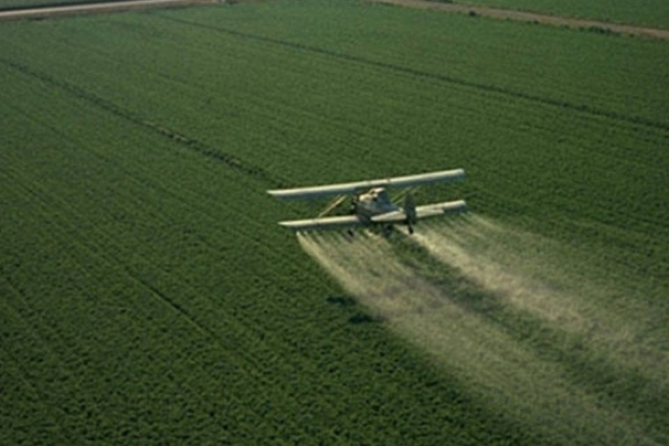 Defensivos agrícolas: PL prevê que a palavra "agrotóxico" seja substituída por "pesticida" (Charles ORear/USDA/Divulgação)