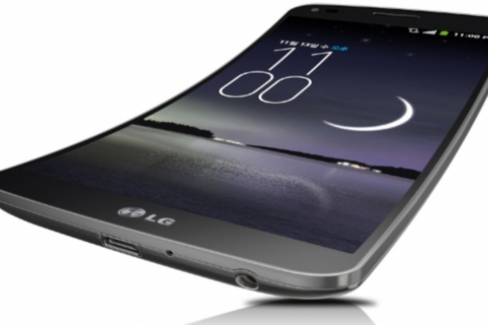 LG lança G Flex e renova linha de smartphones no Brasil