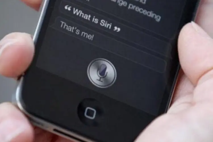 
	Siri: mesmo o uso de tecnologias por comando de voz como a Siri, da Apple e o Cortana, da Microsoft, esconde perigos para os motoristas, descobriu o estudo
 (Divulgação)