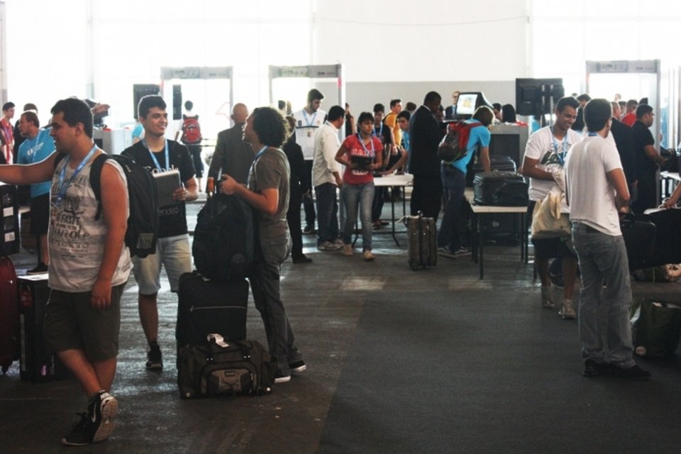 Campus Party 2014 tem primeiro dia de filas, preparativos e calor