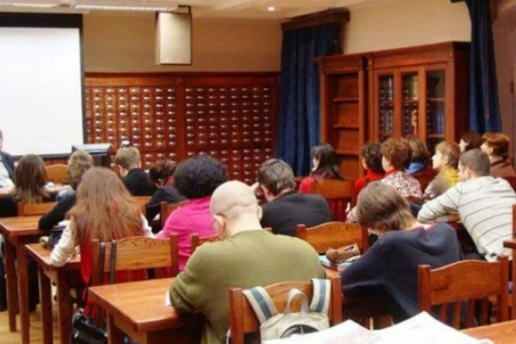 Diplomados (Wikimedia Commons)