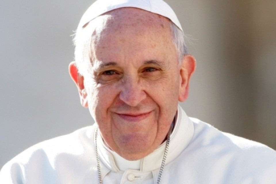 Vaticano nega tumor benigno no cérebro do papa Francisco