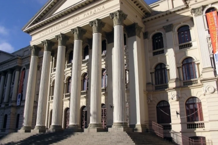 UFPR: dos 29 mandados de prisão preventiva expedido, PF já cumpriu 27 (Wikimedia Commons)