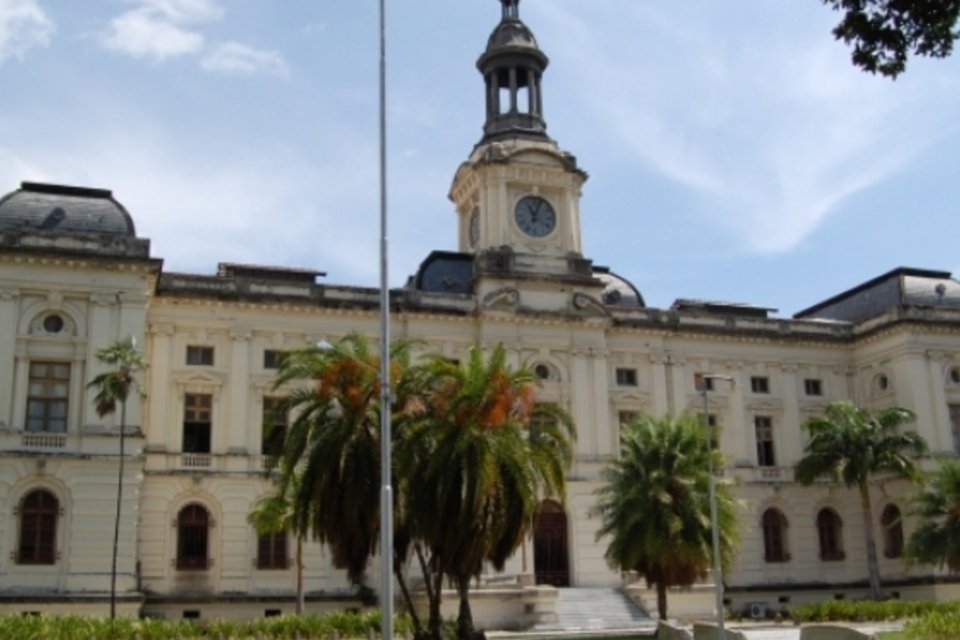 Professores da UFPE fazem paralisação contra a PEC dos gastos