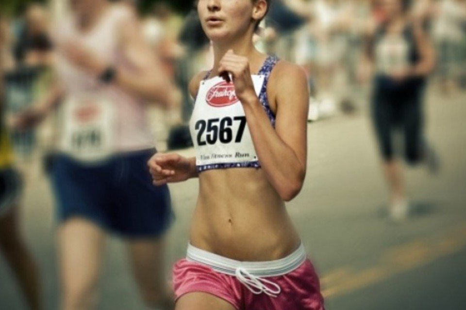 Produtos para a pele e cabelo viram parte do kit de treino; veja os mais indicados