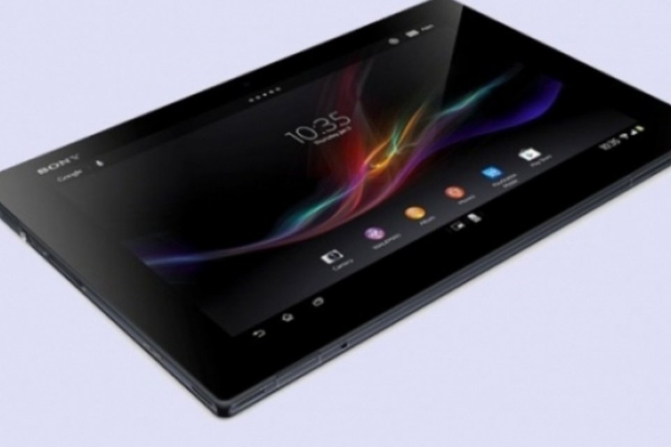 Na mão: Sony Xperia Z2 Tablet permite assistir TV embaixo d'água