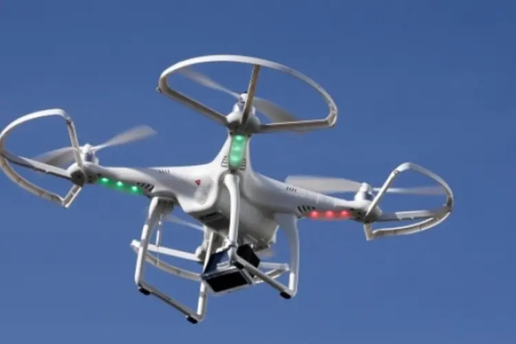 
	Drone: o Walmart j&aacute; tinha feito testes com drones em espa&ccedil;os cobertos, mas agora quer experimentar ao ar livre
 (Reprodução)