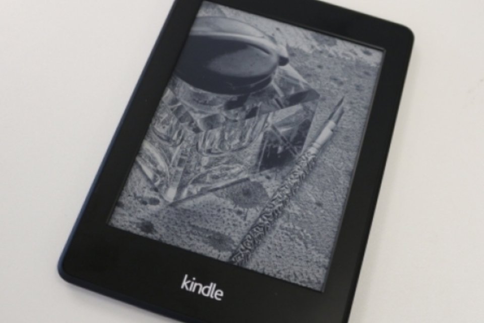 Na mão: o novo Kindle Paperwhite