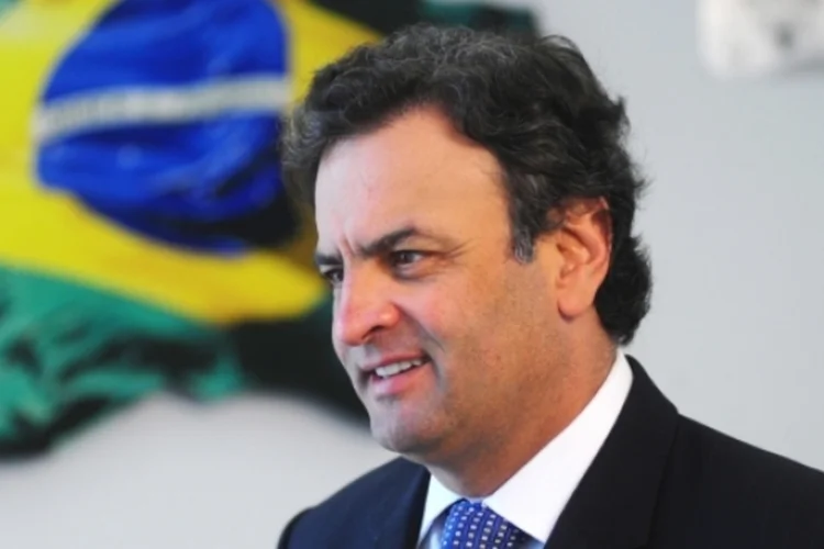 
	A&eacute;cio Neves: em tr&ecirc;s cen&aacute;rios apresentados pela pesquisa de inten&ccedil;&atilde;o de voto estimulada, A&eacute;cio seria o &uacute;nico membro do PSDB que conseguiria chegar ao segundo turno
 (Reprodução)