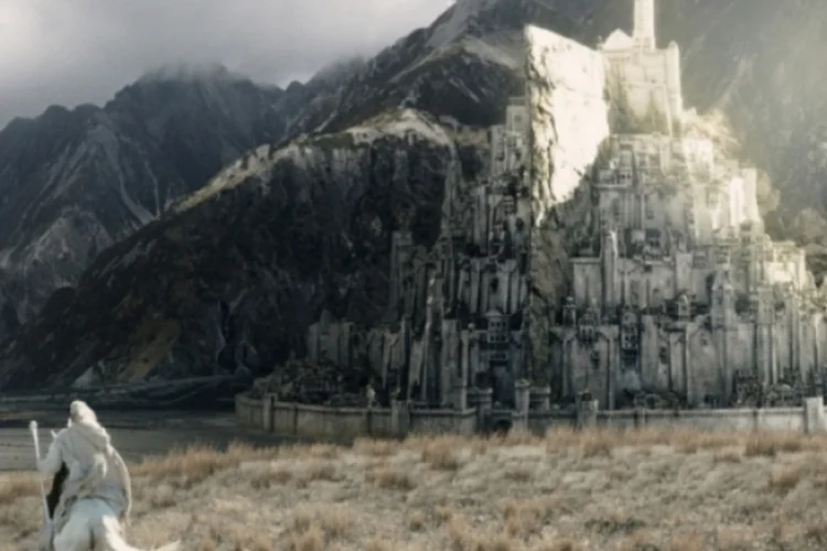 J.R.R. Tolkien: "É um elemento essencial na evolução de Silmarilion" (Reprodução)