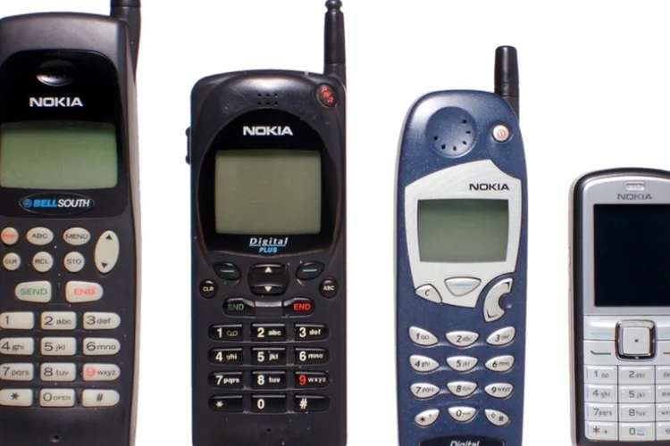 old gadgets (Wikimedia Commons)