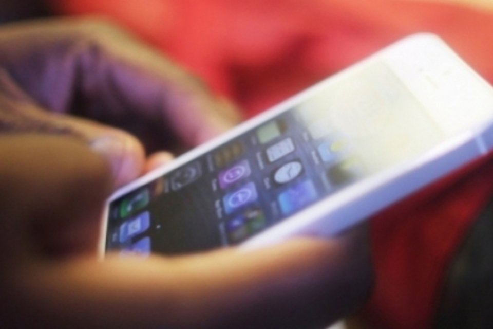Aplicativo de namoro desativa função após vazamento 'gigante' de mensagens sobre infidelidade