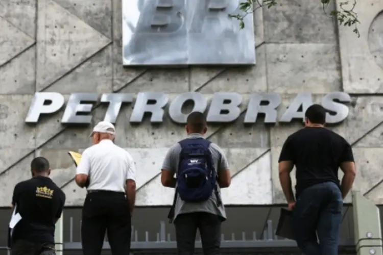 
	Petrobras: contr&aacute;ria ao plano de desinvestimentos na Petrobras, a FUP reivindica interrup&ccedil;&atilde;o do processo de terceiriza&ccedil;&atilde;o em curso na empresa
 (Getty Images)