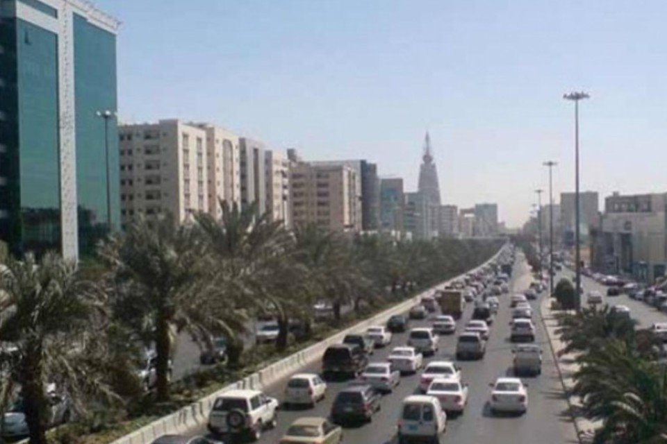 Príncipe da família saudita é condenado à prisão e chicotadas