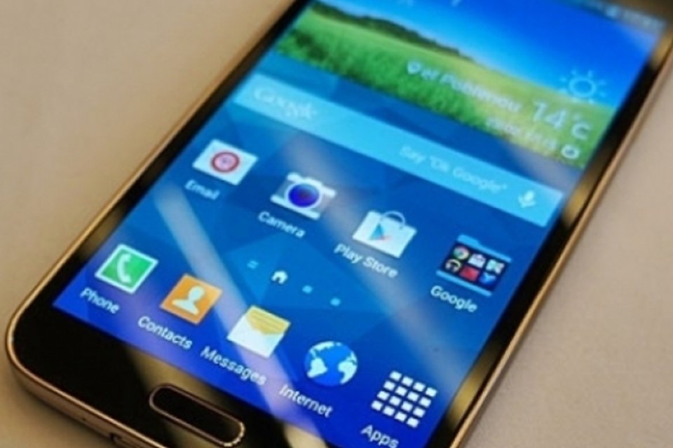 Na mão: Samsung Galaxy S5