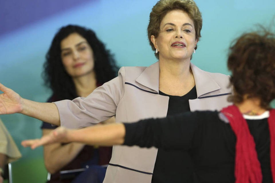 Mulheres ativistas estão em defesa de Dilma