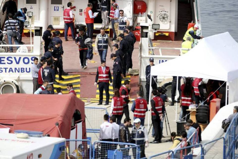 Grécia devolve segundo grupo de migrantes para a Turquia