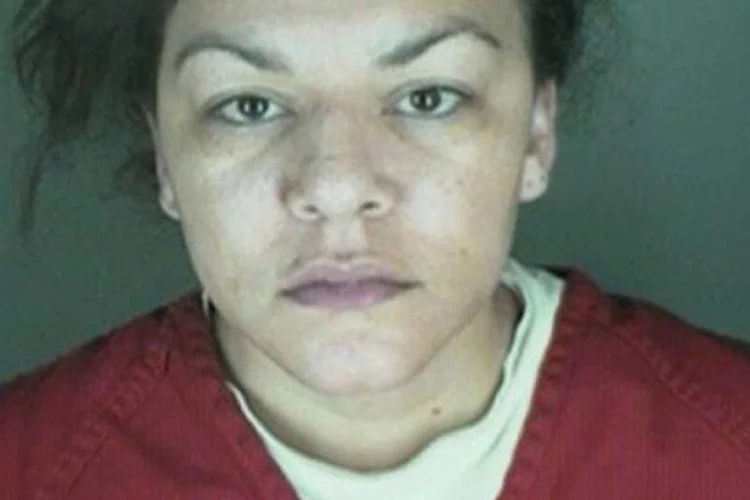 
	Dynel Lane foi declarada culpada e pegou 100 anos de pris&atilde;o
 (REUTERS/Longmont Police Dept/Handout)