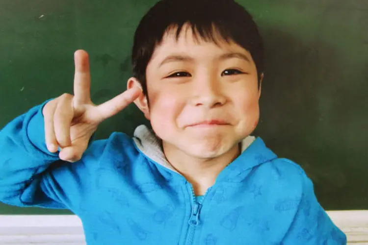 Yamato Tanooka, de 7 anos, tinha sido abandonado pelos pais na floresta como castigo por mau comportamento, mas foi encontrado vivo após seis dias de busca (Kyodo/via Reuters)