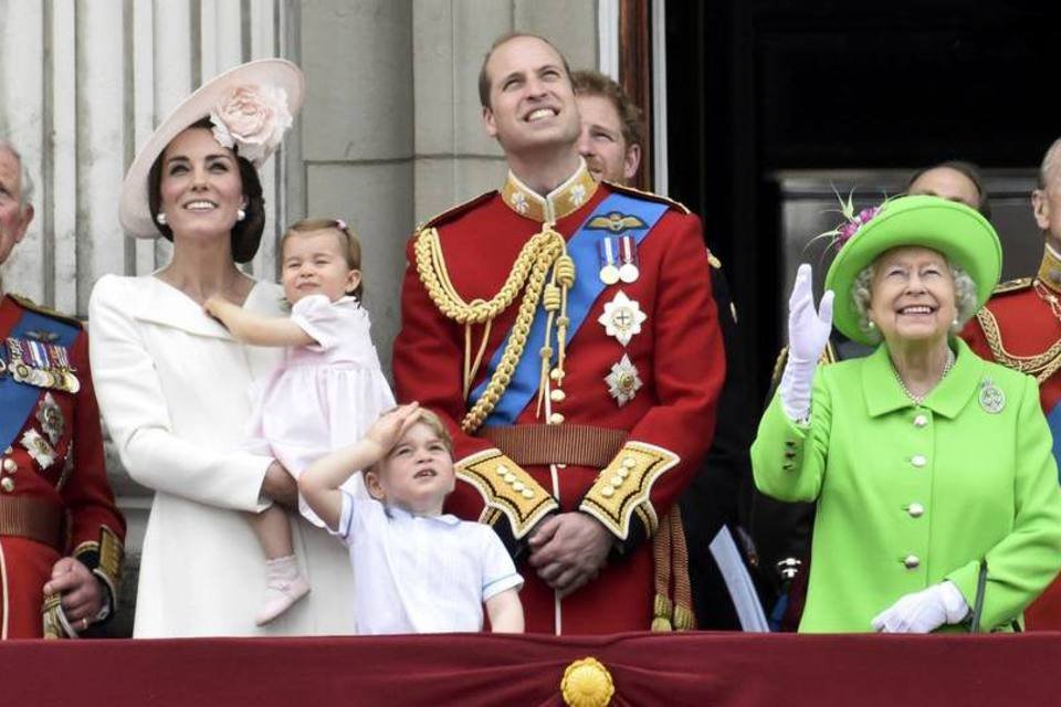 Rainha Elizabeth II comemora 90 anos com desfile