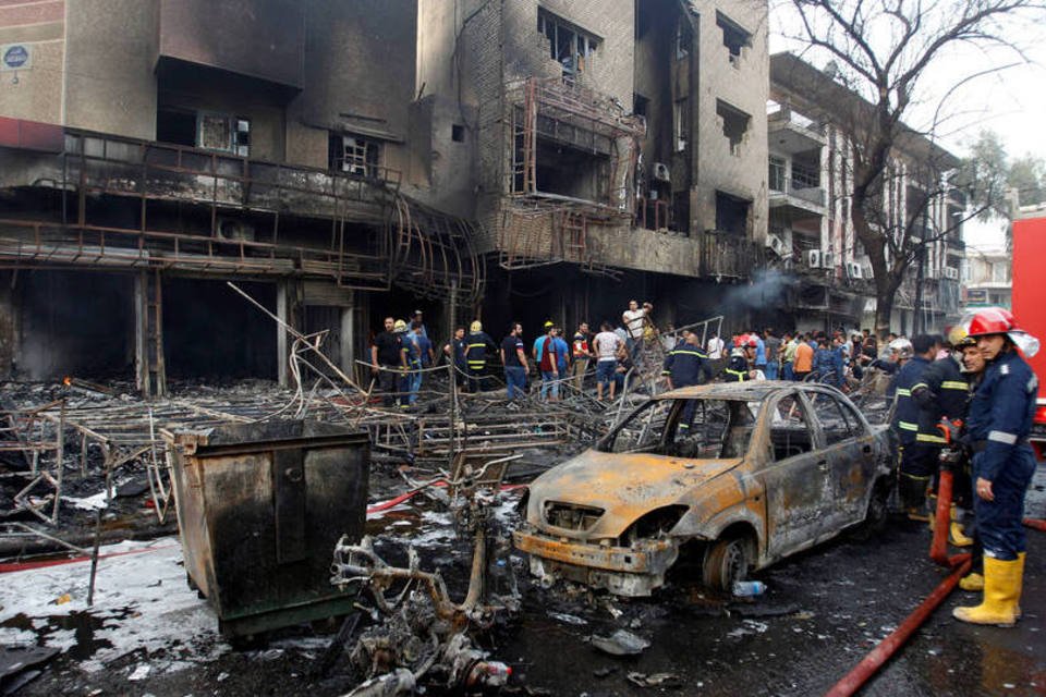 Pelo menos 82 pessoas morrem em bombardeios em Bagdá