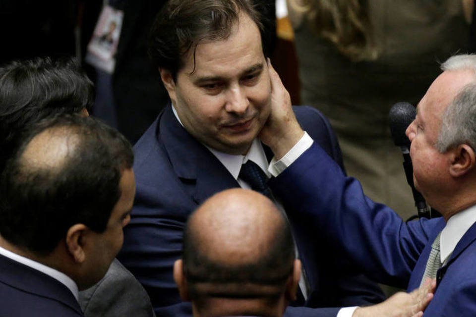 Não me preocupa possíveis revelações de Cunha, diz Maia