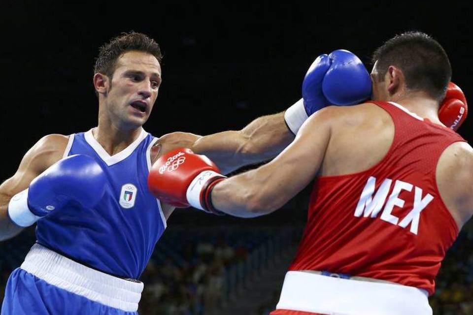 Horas após vitória, boxeador italiano é cortado da Olimpíada