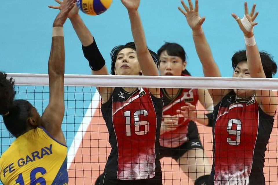 Seleção feminina do vôlei bate Japão por 3 sets a 0