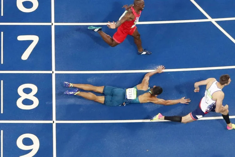 O brasileiro João Vitor de Oliveira, o João das Barreiras, garantiu sua vaga para as semifinais dos 110 m com barreira dos Jogos do Rio, de forma inusitada. (REUTERS/Fabrizio Bensch)