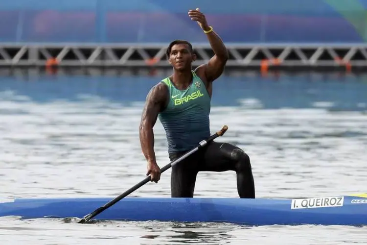 Principal nome brasileiro na canoagem velocidade, Isaquias Queiroz chega como um dos favoritos à medalha nos Jogos Olímpicos Paris 2024. (REUTERS/Damir Sagolj)