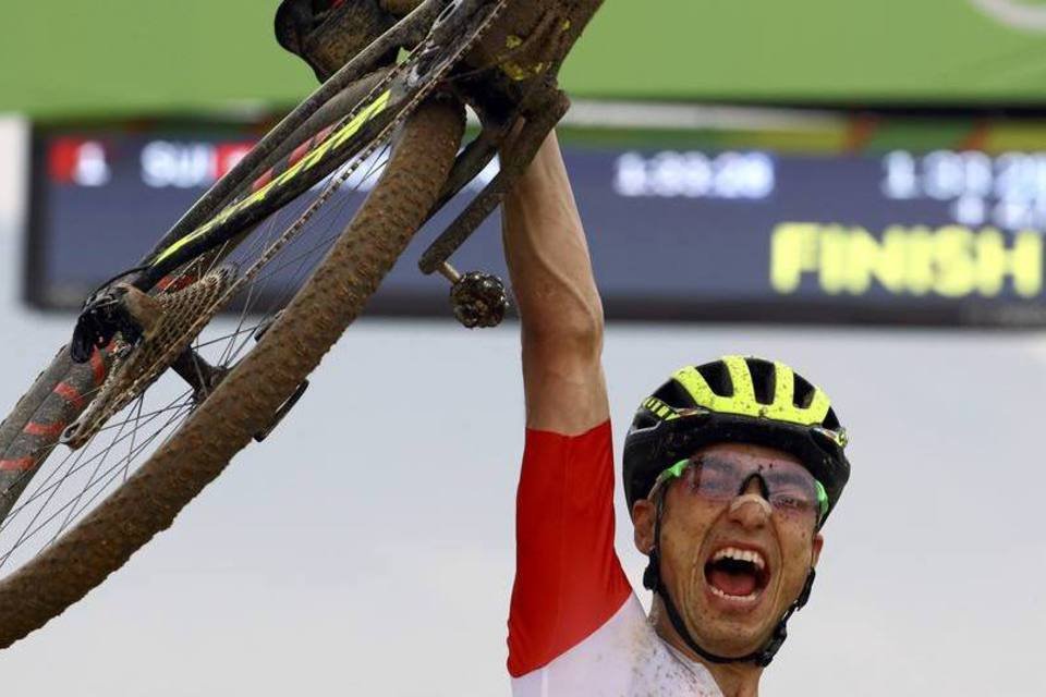 Suíço leva ouro no mountain bike; brasileiro fica em 23º