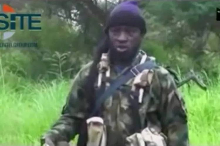 Homem que alega ser Abubakar Shekau, líder do Boko Haram; segundo o exército nigeriano, ele foi morto em um ataque aéreo (Social Media courtesy of SITE INTEL GROUP/via REUTERS)