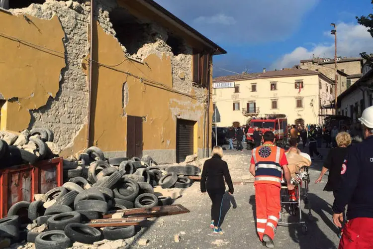 Terremoto na Itália: tremor atingiu cidades e vilas nas montanhas, o que dificulta o resgate (REUTERS/Steve Scherer)