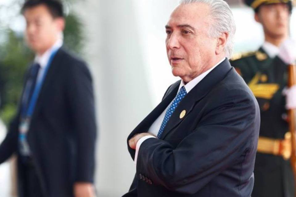 Temer não apoia reajuste do STF, reforça Padilha